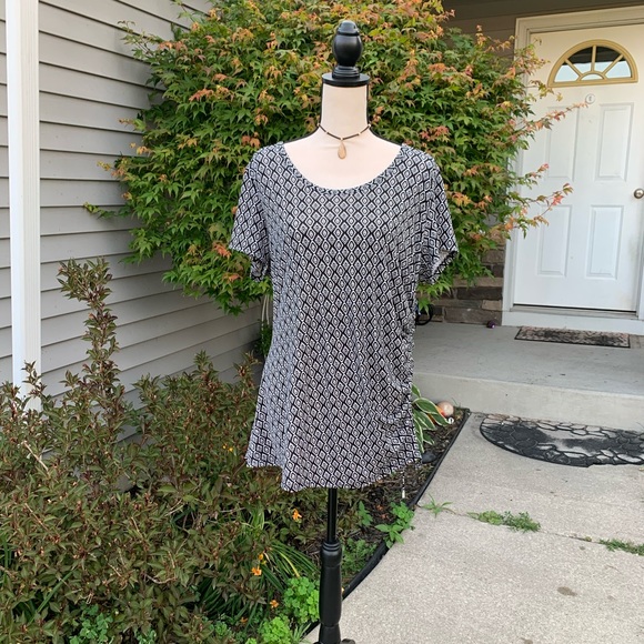 Jones New York Tops - MAKE OFFER🍀🌈Jones New York blouse🌈🍀